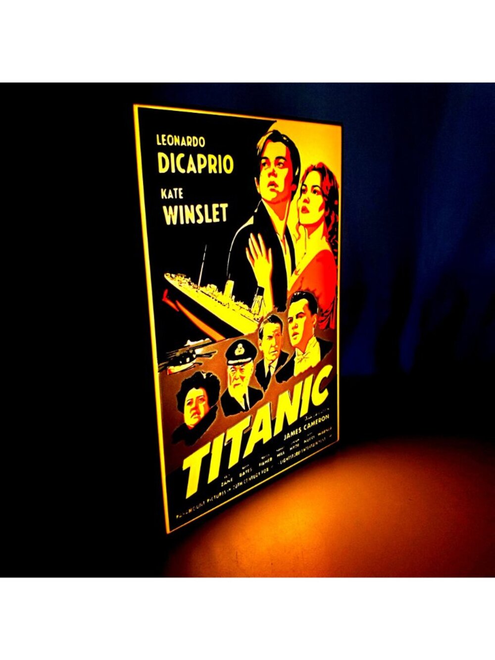 Titanic Movie Poster LED Light Box – Retro Film Decor & USB Powered Sign - Picture 4 of 7